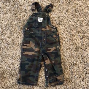 🧡Boys camo overalls 💚